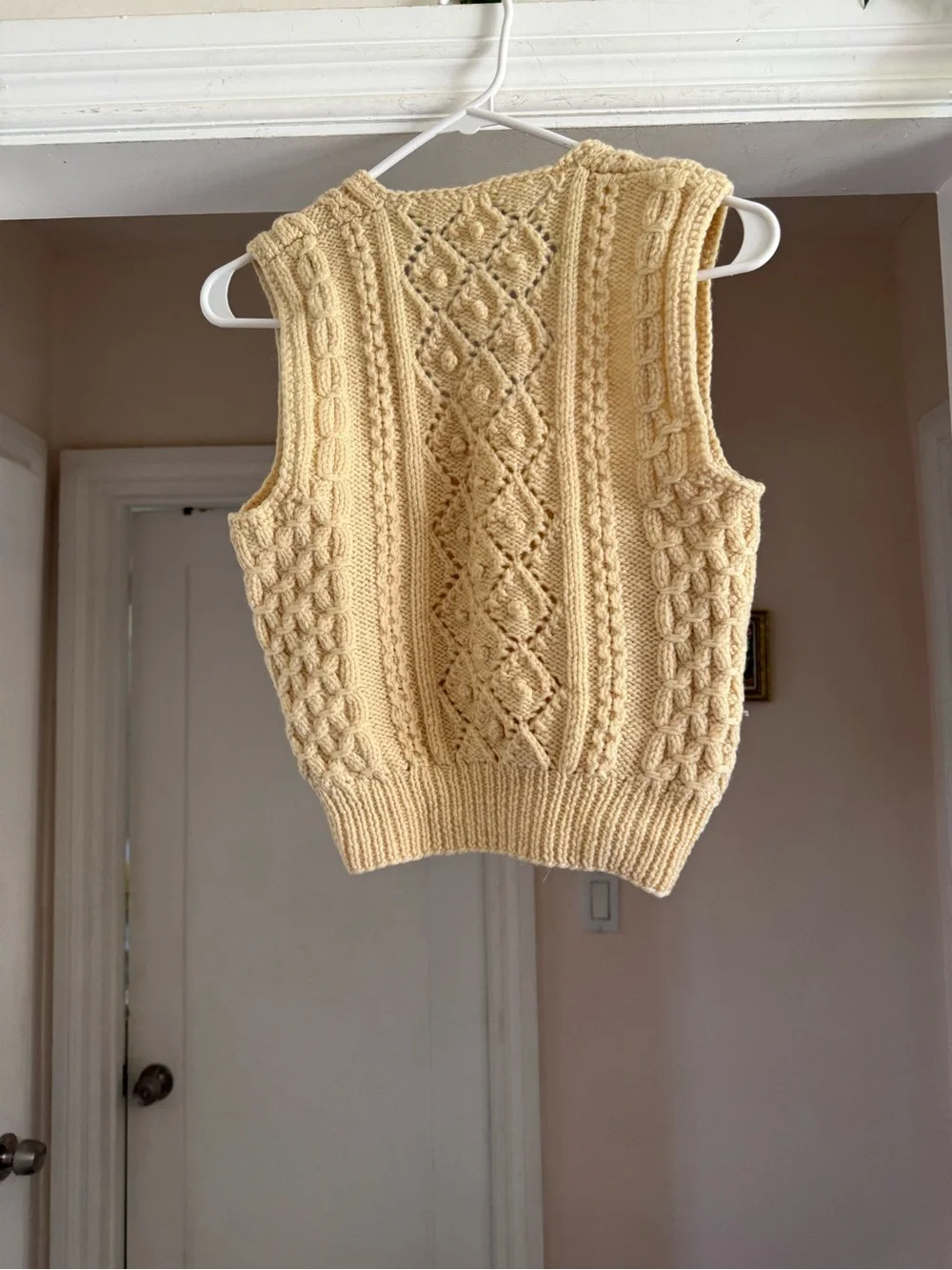 Vintage cream hand knit wool v neck sweater vest size XS - Picture 4 of 7
